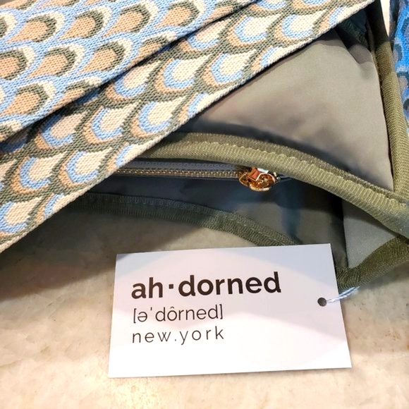 New! Beautiful Ah-dorned Quilted Messenger Bag - Picture 4 of 7